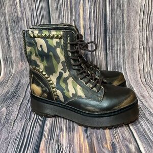 STEVE MADDEN Avenger Camo Combat Style Studded Boots Size 9 New